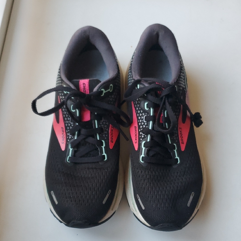 Brooks Ghost Women's Black and Pink Athletic Shoes 8